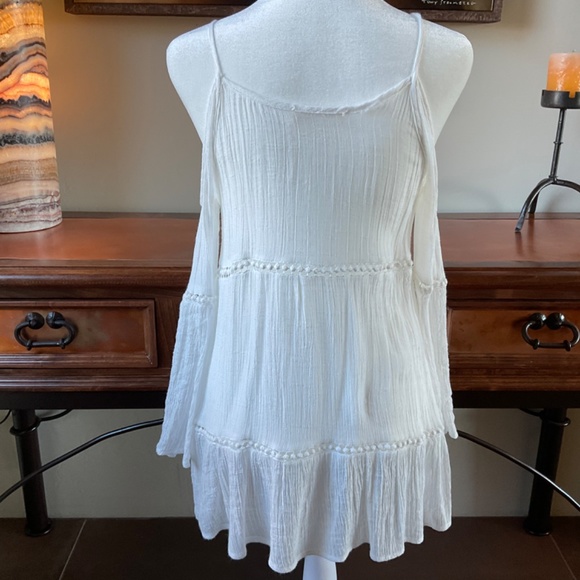 Haute Society Cold-Shoulder Long-Sleeve Blouse. White Size S - Picture 7 of 10